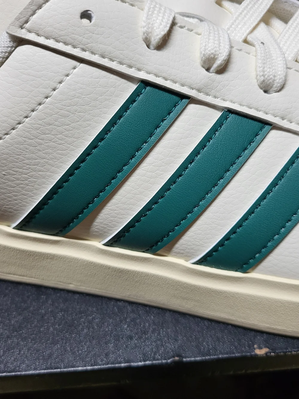 *NEW* Adidas Grand Court 2.0 White Green Size Men's 11.5 Women's 12.5 JS1736